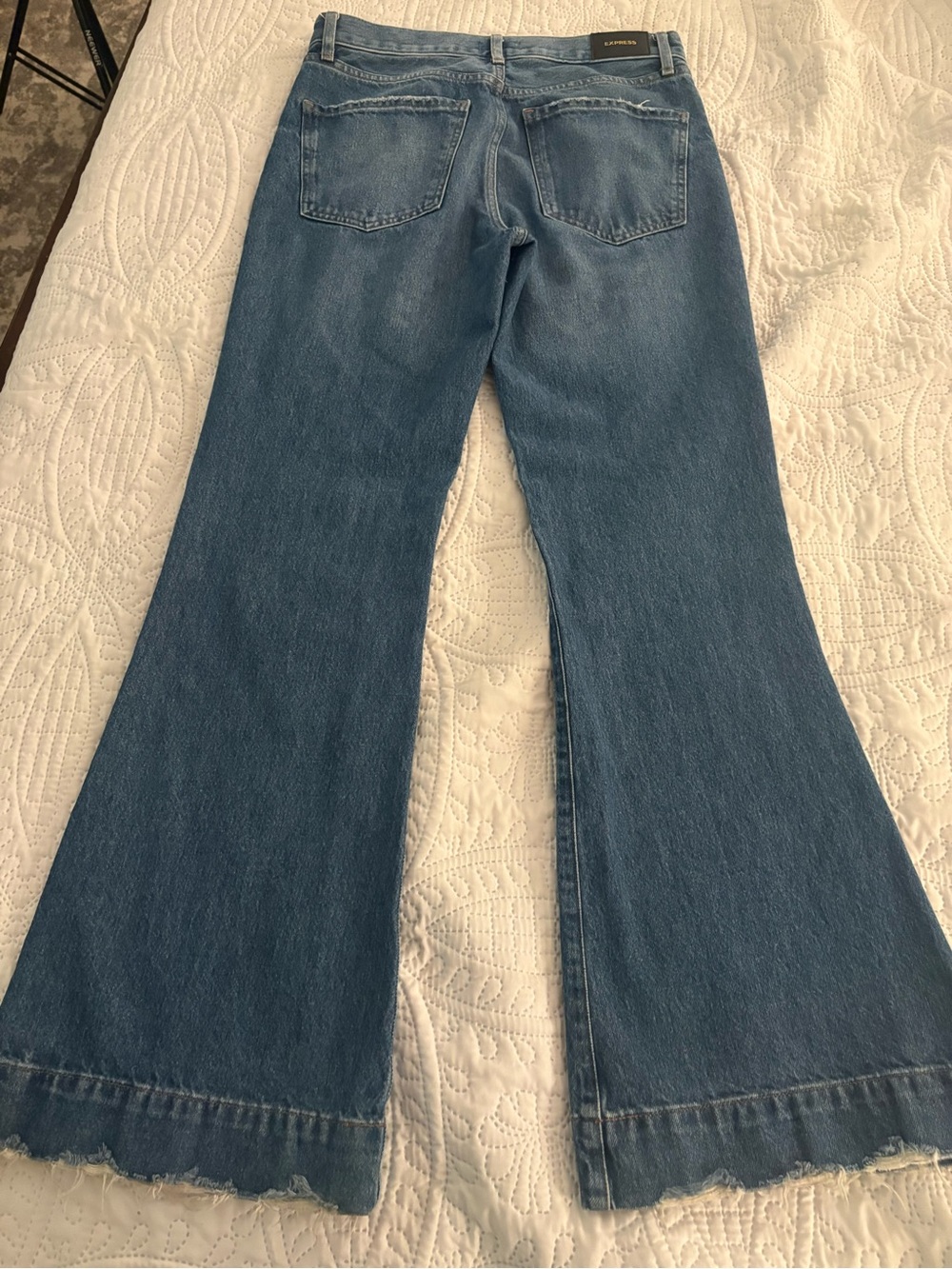 Express ’70s Flare Mid Rise Jeans 4R Medium Wash Raw Hem 100% Cotton Boho - Picture 3 of 10